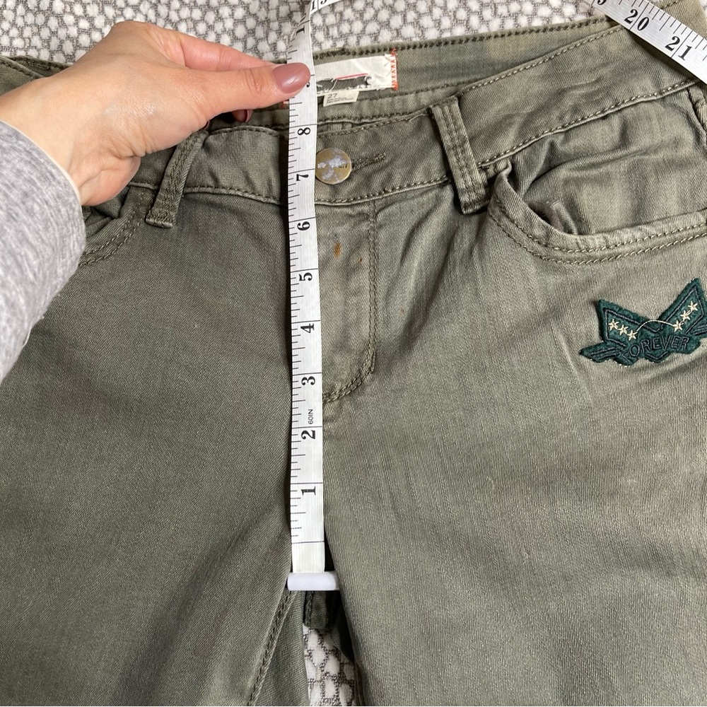 Forever 21 Olive Green Military Inspired Jeans Cropped Mid Rise Jeans Size 27 - Picture 2 of 12